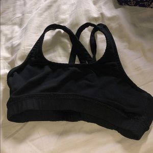 Cross strap sports bra